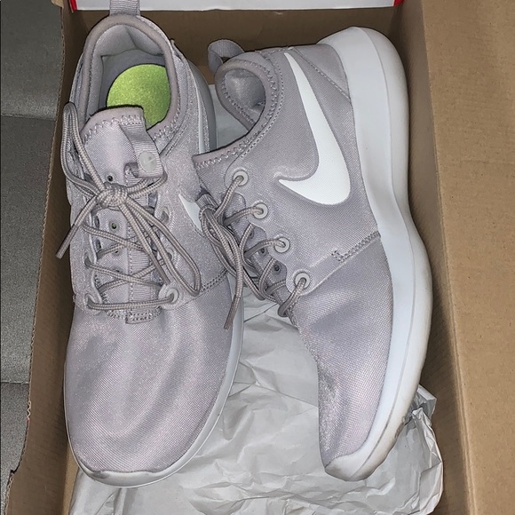 Nike Shoes - Nike Roshe Two